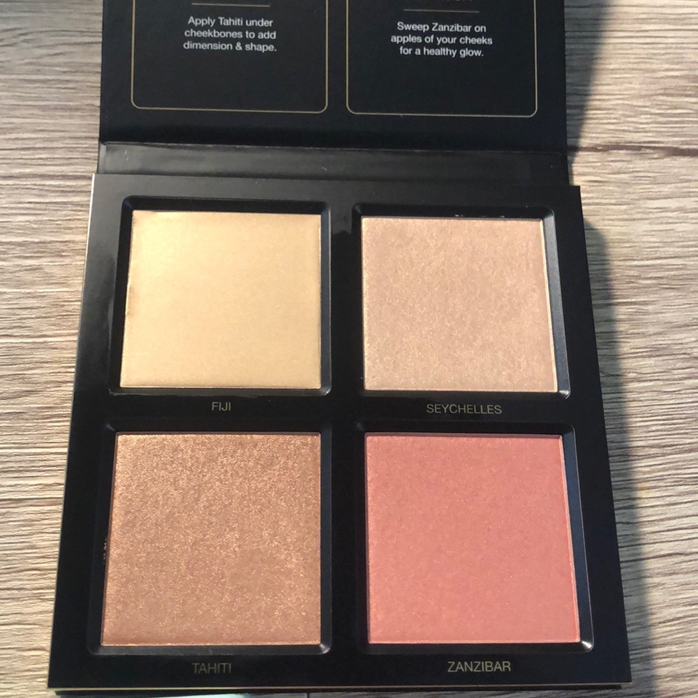 HUDA BEAUTY 3D Highlighter Palette: Golden Sands